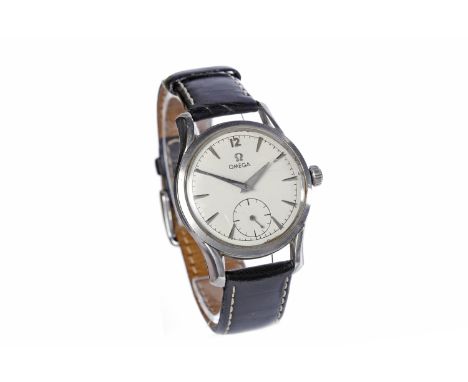 GENTLEMAN'S OMEGA STAINLESS STEEL MANUAL WIND WRIST WATCHthe round white dial with applied stainless steel arrow hour markers