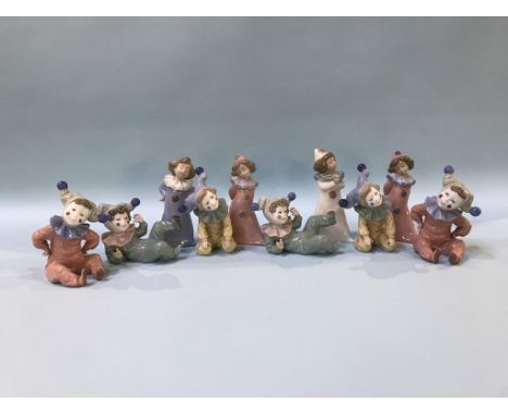 Ten Nao children clown figures