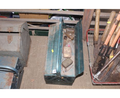 A metal cantilever tool box and contents of various tools 