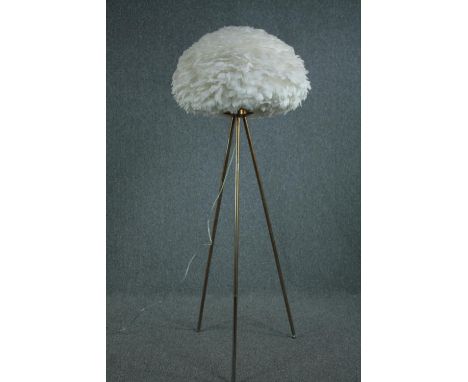 Floor standing lamp, vintage style with a feather effect shade. H.170 cm. 