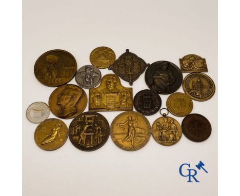 Medals: Large lot of bronze medals with different themes. Province of Hainaut. Victor Demanet, R. Godfroid, G.Jacobs, Egide R