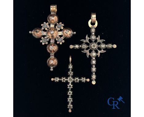 Jewellery: Lot of 3 so-called Flemish crosses in gold and silver set with Rhine stones.  Weight: 12.3 gr.