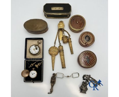 Jewellery-Watches: Important lot consisting of several objects 18th and 19th century in gold, silver and metal: a ladies' wat