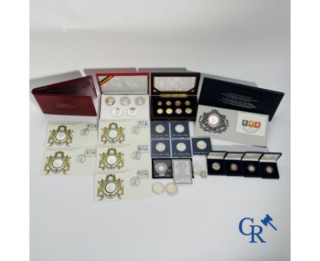 Sterling silver: Lot with commemorative medals, commemorative postage stamps and others about the royal house of Belgium. 5 p