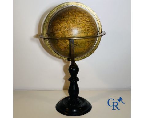 An antique globe with meridian circle on a black lacquered wooden base. 19th century. Sphère terrestre par Ikelmer 128 Rue Am