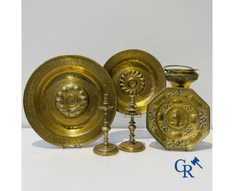 A lot of 2 large yellow brass alms dishes with inscription band, probably Nuremberg, a yellow copper octagonal portrait dish,