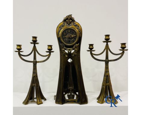 Art Nouveau: Exceptional bronze clock set in Art Nouveau. Period 1900 Clock: 56 x 24 x 13 cm.Candlesticks: 44 x 26 cm.movemen