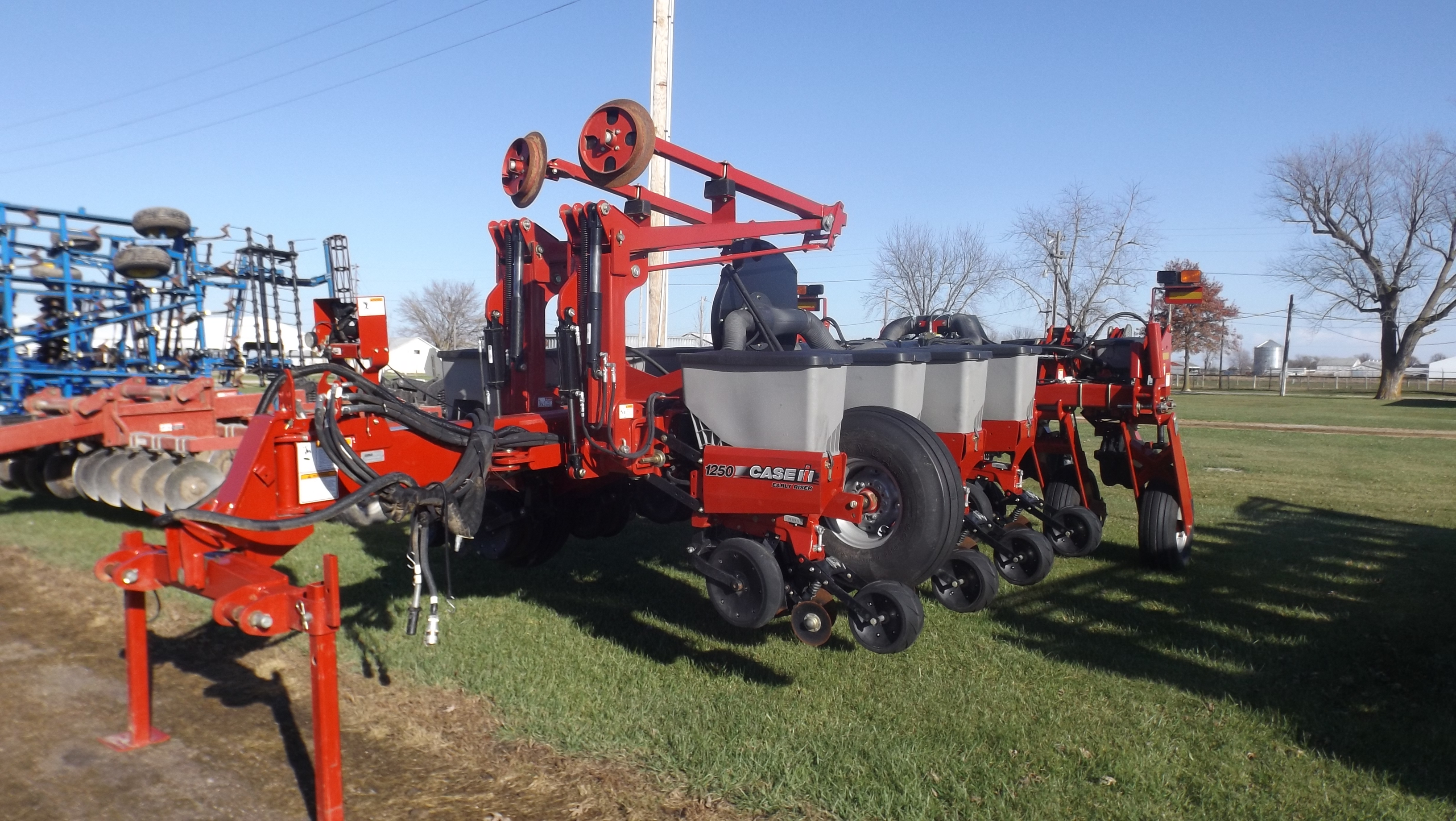 2013 CaseIH 1250 Early Riser 12 row, 30" front fold planter, includes