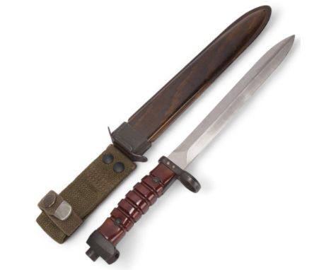 Swedish Army bayonet and scabbard, length 39.5cm 