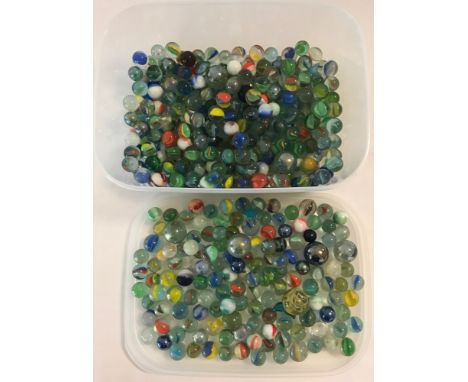 A tub of mixed vintage and modern marbles to include comet examples.