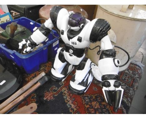 ROBOT, TOY FIGURE WITH REMOTE