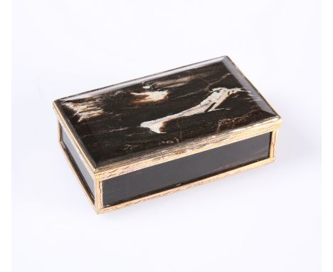 A 19TH CENTURY YELLOW-METAL MOUNTED AGATE SNUFF BOX, rectangular with engraved mounts. 8.5cm wide