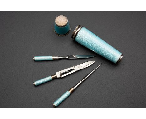 A CONTINENTAL SILVER-MOUNTED GUILLOCHE ENAMEL SEWING ETUI, c. 1900, of cylindrical form, the cover formed as a thimble, enclo