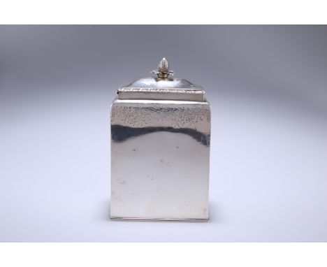 A HANDSOME EARLY GEORGE III SILVER TEA CADDY, LONDON 1760, maker's mark W.A, of plain oblong form, the domed rectangular hing