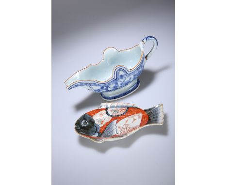 AN 18TH CENTURY CHINESE BLUE AND WHITE SAUCE BOAT, decorated&nbsp;with a fence pattern, (a/f), 24cm from spout to handle; tog