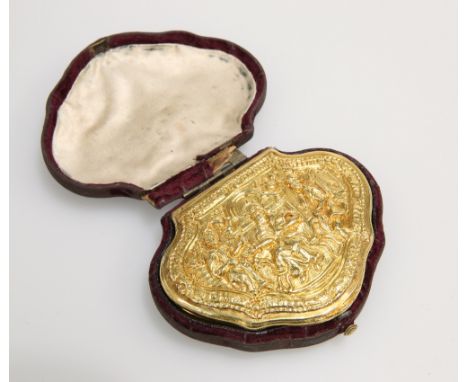 A GEORGE II GOLD SNUFF-BOX, APPARENTLY UNMARKED, CIRCA 1740, cartouche shaped, the hinged cover cast and chased with a scene 