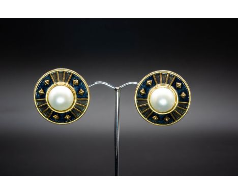 A PAIR OF CULTURED MABE PEARL AND ENAMEL CLIP EARRINGS BY DE VROOMEN, the circular mount with central mabe pearl within a mou