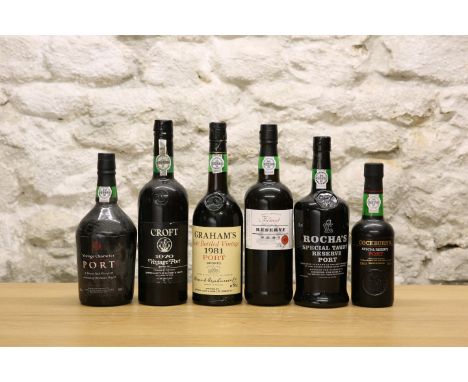 6 BOTTLES MIXED LOT OF PORTS INCLUDING CROFT VINTAGE 1970 comprising : 1 bottle Croft Vintage Port 1970 (b/n), 1 half (37.5 c
