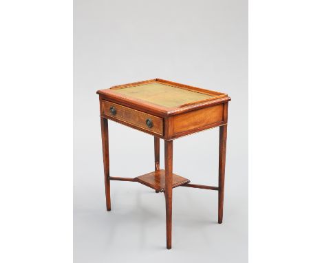 AN EDWARDIAN LEATHER-INSET AND INLAID WALNUT LADY'S WRITING DESK, the moulded rectangular top with concentric inlay framing a