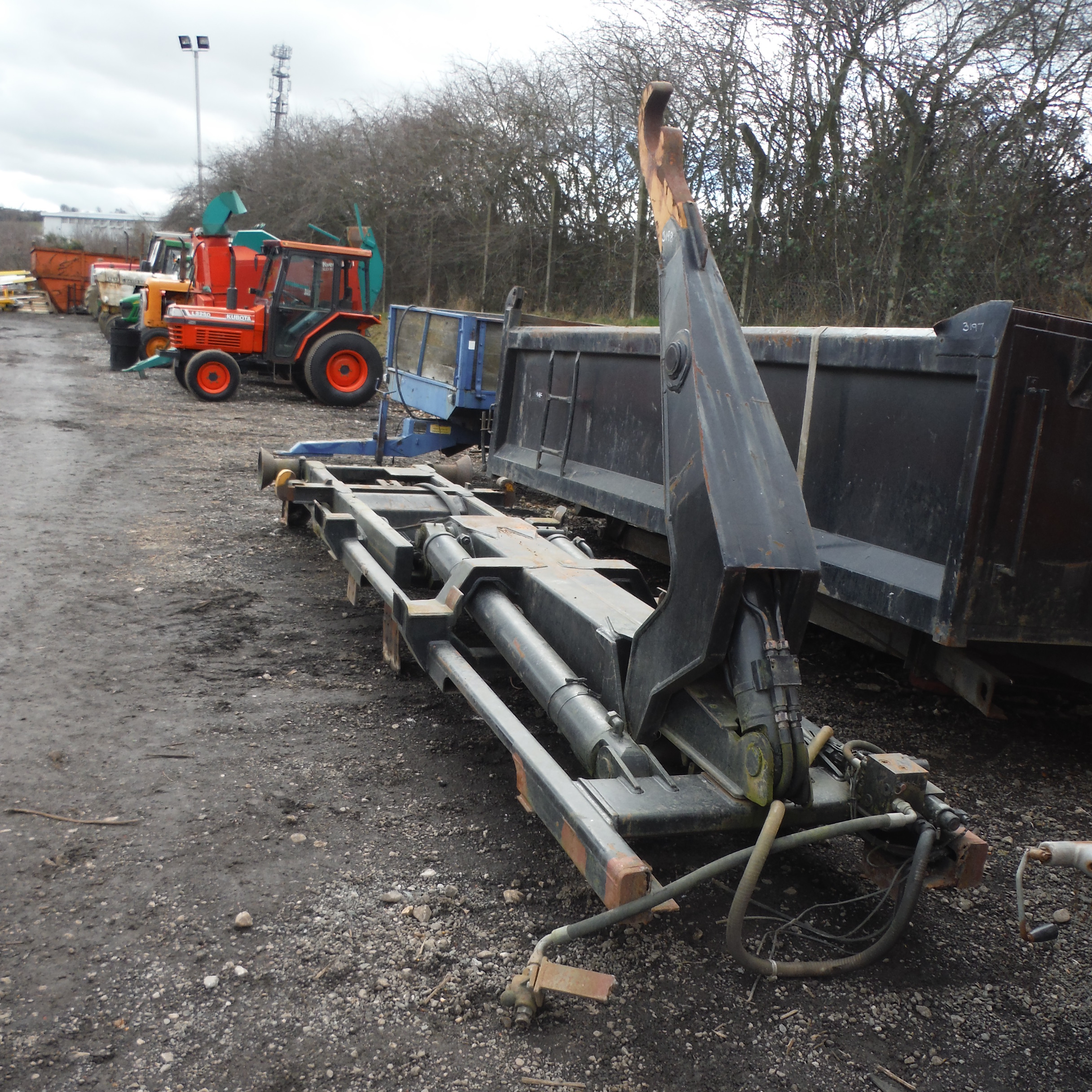 18t lorry hookloader body/equipment with under body ram