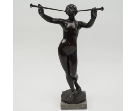 Eugen Schlipf (1869-1943): Fanfarenbläserin (Fanfare), 1898. Weiblicher Akt mit zwei Fanfaren aus Bronze auf Marmorsockel, si