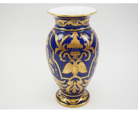 Limoges France für Fabergé: kobaltblaue Vase, dat. 1878. "Fabergé Collection", reichliche von Hand bemalte Goldmalerei, unter