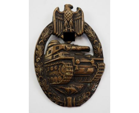 Panzerkampfabzeichen, Bronze.Buntmetall, hohl geprägt, durchbrochen gefertigt, an Nadel, Nadelhaken fehlt.Zustand: II