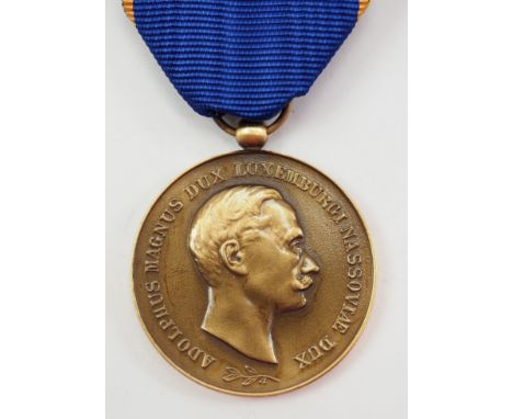 Luxemburg: Herzoglich Nassauischer Militär- und Zivilverdienstorden Adolphs von Nassau, Verdienstmedaille in Bronze.Bronziert