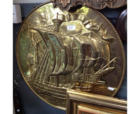 BRASS PLAQUE DEPICTING A SHIP, D58CM     R