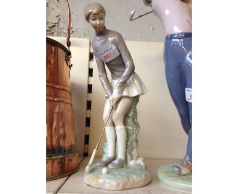 LLADRO FIGURE OF A LADY GOLFER, H29CM
