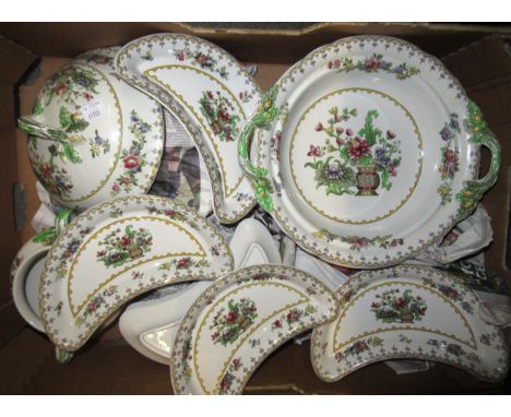 Copeland Spode Peplow pattern part dinner service, including tureen and cover, crescent shaped dishes, plates etc. 