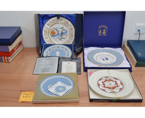 A collection of boxed commemorative plates, including Spode, Wedgwood and Royal Worcester Examples (12)
