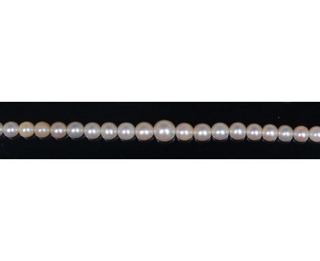A graduated cultured pearl single string necklace, with white metal oval clasp, the largest pearl dia.9mm, length 41.5cm