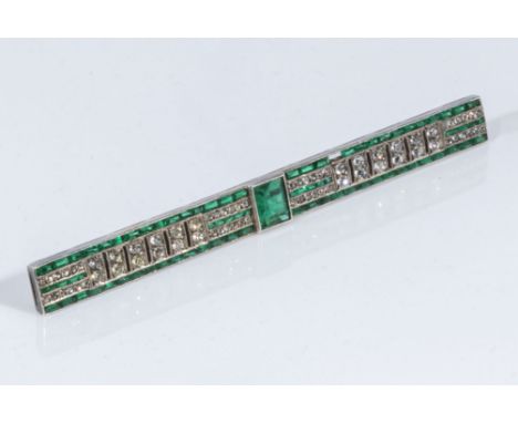 An Art Deco silvered metal bar brooch set with green stones, , 9cm