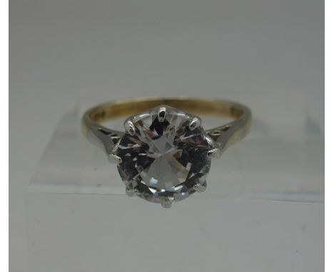 A 9ct gold solitaire ring, weight 2.5g, size M