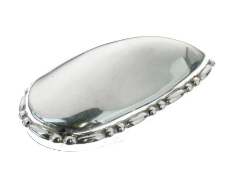 George V silver shell form snuff box, maker George Randle, London 1931, 5.75cm long, 1oz approx  Condition: No obvious faults