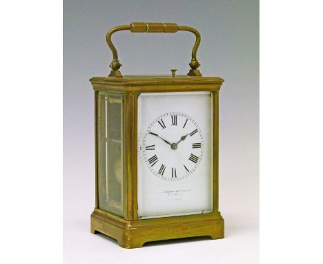 Early 20th Century French brass cased carriage clock having a repeat movement, the white enamel dial with Roman numerals, 14.