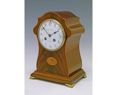 Early 20th Century inlaid mahogany cased mantel clock, the case with shell inlay and standing on brass ogee bracket feet, the