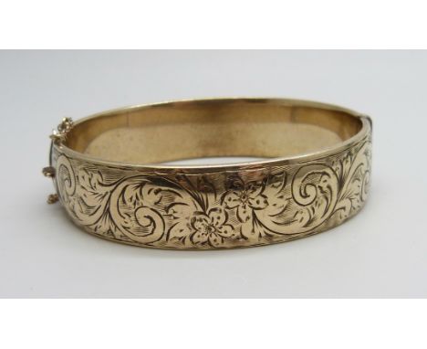 A '1/5th 9ct metal core' bangle 