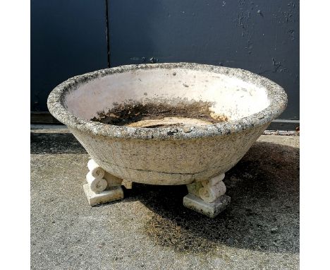 Large round planter on 3 feet - 76cm diameter 