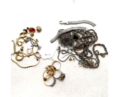 Qty of scrap 18ct gold (13.3g total weight inc 3 rings set with diamonds + opal), 9ct gold (10.6g total weight) &amp; scrap s