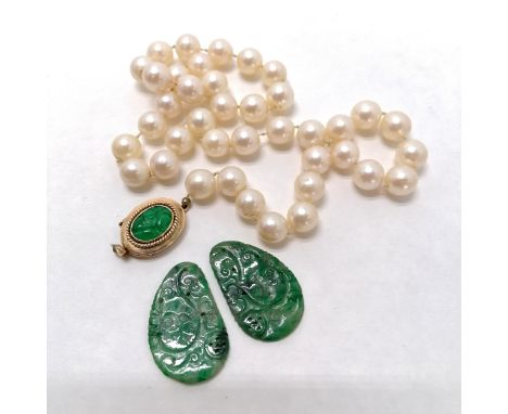 14ct gold clasp pearl necklace set with a hand carved jade panel (needs re stringing) 2 x antique loose hand carved jade pane