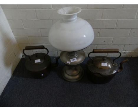 Two copper kettles and a vintage oil lamp (3)