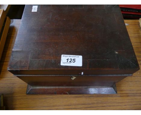 A 19th Century mahogany tea caddy 