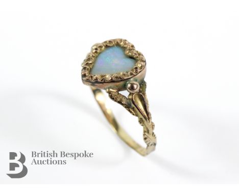 Antique 14/15ct yellow gold heart-shaped ring. The ring set with an opal approx 8 x 5.8mm, size O+, 1.73 gms.&nbsp;Condition 