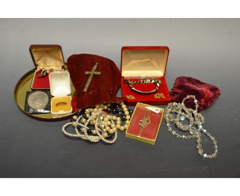 Jewellery - a pair of 9ct cufflinks and a pin ; a silver bracelet , beads ,other costume.
