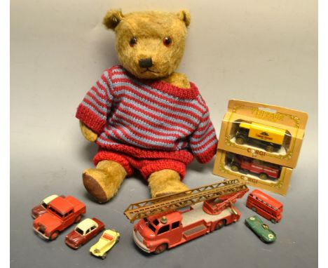 Diecast Toys - a Dinky 956 Turntable Fire Escape Ladder; a 255 Fire Land Rover; a Lesney  No 41 D Type Jaguar, green, body, g