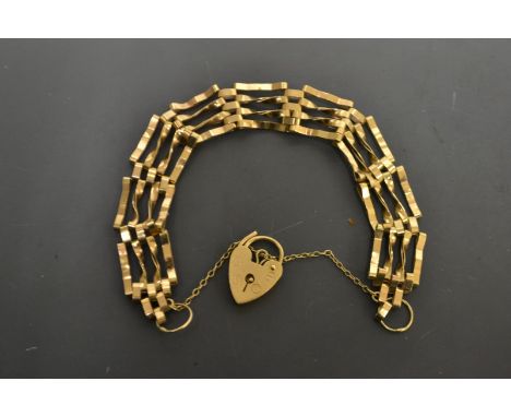 A 9ct gold gate link bracelet, love heart clasp, 9.5g