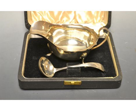 A silver sauce boat and ladle, Sheffield 1939, cased