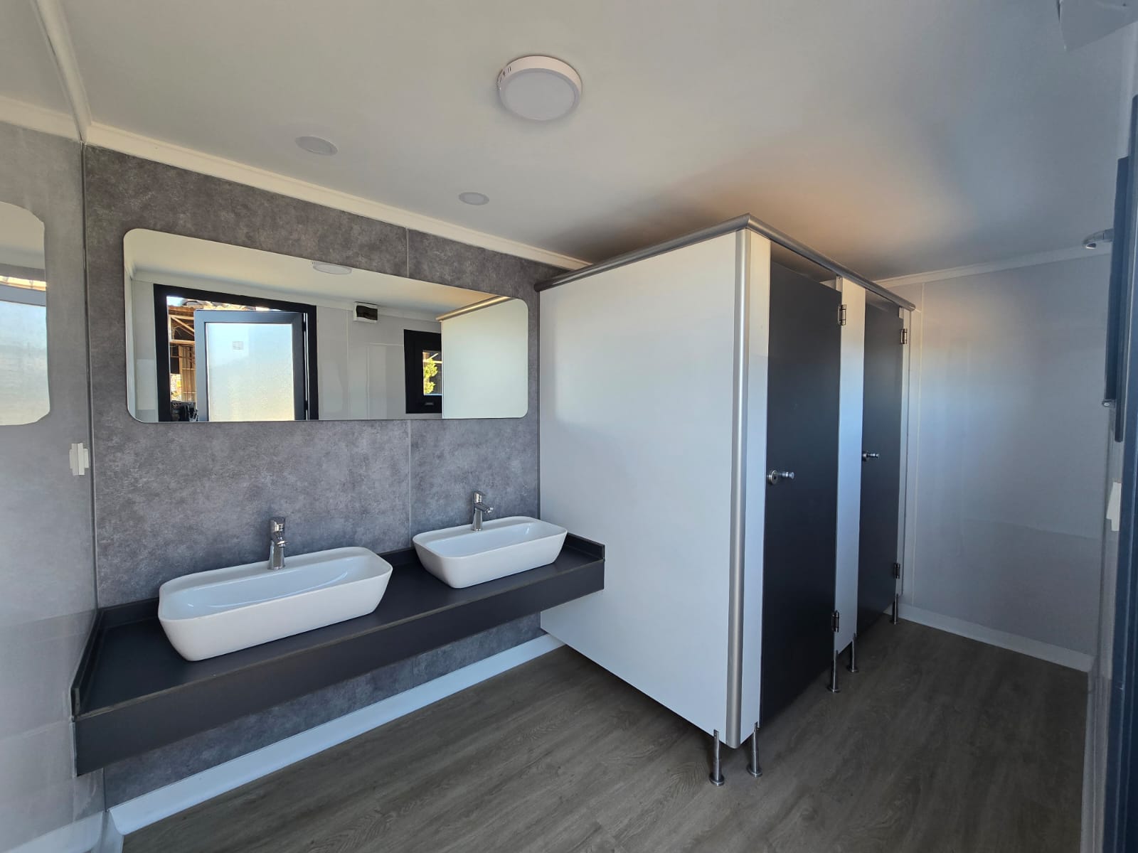 Adacon P400 12’X7’ (220X390CM) Luxury WC Container